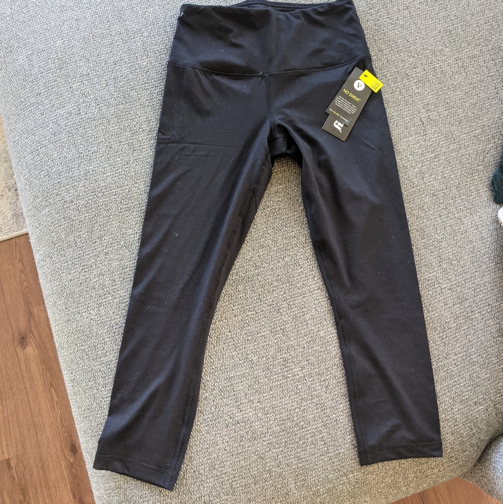 BLACK CROP YOGA PANTS
